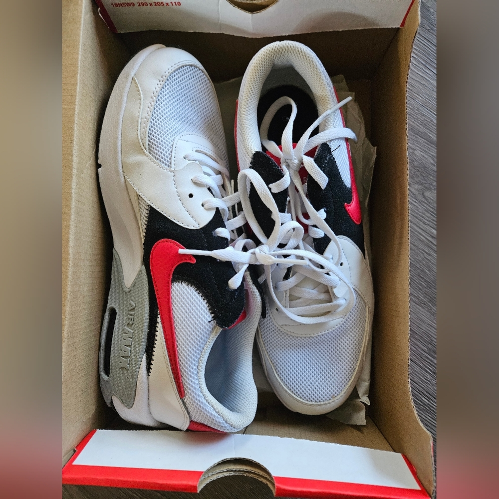 Nike Air Max White & Red Sneakers